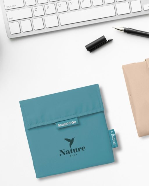 & nieuwe kleuren 🤩

Twee van onze populairste producten, de Boc'n'Roll en de Snack'n'Go, zijn vanaf volgende week verkrijgbaar in drie hele mooie zachte kleuren: 

🩵 Soft Blue
🤍 Beige
💚 Soft Green

Welke is jouw favoriet? 

#newcolors #merchandise #bocnroll #snackngo #herbruikbaar #reusable #greenpremium #groenemerchandise #lunch #lunchitem #relatiegeschenk #branding