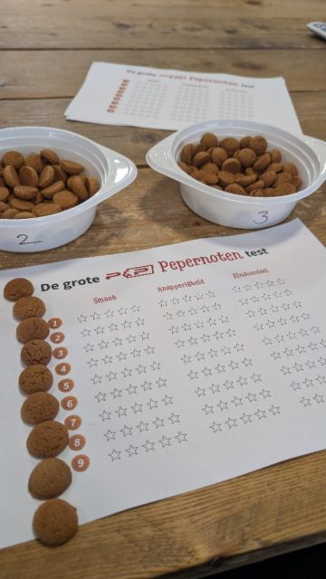 Pé Pé Pepernoot… wie pakt de eerste plaats? 😏

Bij P&P nemen we alles heel serieus. Vooral als het gaat om vragen die te maken hebben met eten 😋 Dus als er geopperd wordt om te testen met welke pepernoten de snoeppot komend seizoen gevuld moet worden, dan pakken we het goed aan. 

Uiteindelijk hebben we de pepernoten van negen merken blind geproefd en beoordeeld op smaak en knapperigheid. 
Na heel veel proeven, nadenken, en nog een keer proeven, staan deze pepernoten wat ons betreft op het podium:

*drumroll please* 🥁

🥉@ikwilbolletje
🥈 @lidlnederland
🏆 @jumbo

Eens met onze winnaar of totaal niet? Laat het weten in de comments!

#pepernoot #teamjumbo #nospon #maarwestaanopenvoorspon #feestdagen #teamspirit #proefopdesom #sinterklaas #kantoorleven #officelife #smaaktest #pepernotensmaaktest #pepernoten #jumbo #lidl #bolletje #ikwilbolletje