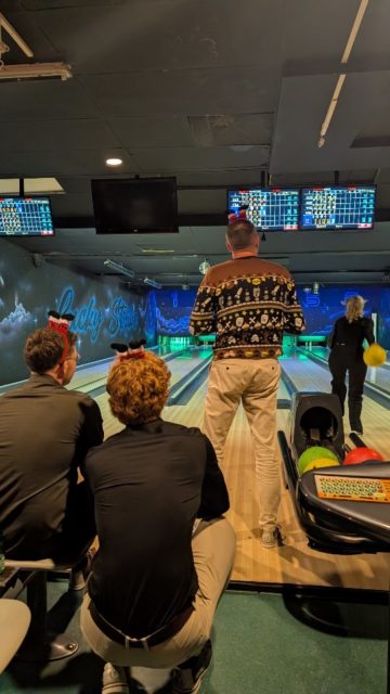 & zo rollen we het nieuwe jaar in ✨ 

Iedereen een goede jaarwisseling & inspirerend 2026 gewenst! 

#oudennieuw #2026 #teamspirit #teamuitje #totvolgendjaar