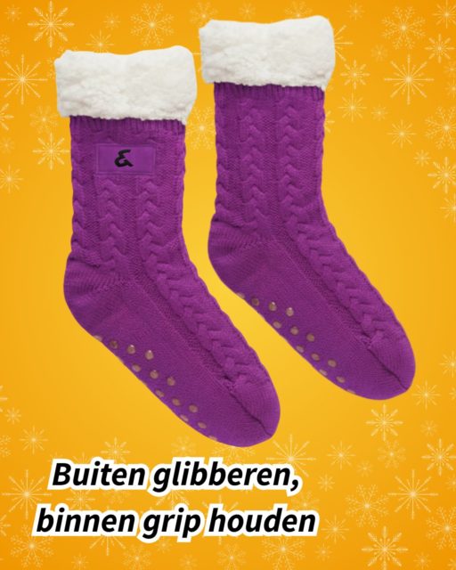Code oranje 🧡 Buiten is het guur, glad en glibberig: tijd voor een paar heerlijk warme huissokken. 

Helemaal te ontwerpen in je eigen stijl. Hoe kleurrijker, hoe beter toch? 

#winterinnederland #sneeuw #winter2026 #codeoranje #warmblijven #merchandise
