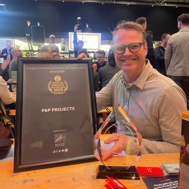 Yes, gewonnen! 🏆

Gisteren werden we tijdens de PromZ Product Première verrast met de award 'Dealer van het jaar - Merchandise / Promotioneel textiel'. Wat een ongelofelijke eer!

Enorm trots op deze erkenning. 

Iedereen bedankt voor het stemmen

#promzproductpremiere #award #merchandise