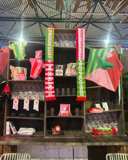 💡 In de spotlight: PRO merchandise 

Twee partijen, één nieuwe beweging. Met de lancering van @progressiefnederland, oftewel PRO, slaan GroenLinks en PvdA een nieuwe weg in, met een gezamenlijke naam en een frisse visuele identiteit. 

Wij hebben de eer gehad om deze nieuwe stijl te vertalen in een complete merchandiselijn 💚❤️ 

Bekijk de case via de #linkinbio

#merchandise #progressiefnederland #promerchandise #nieuwehuisstijl #branding