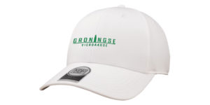 Witte cap met een groene borduring erop van de Groningse Vierdaagse